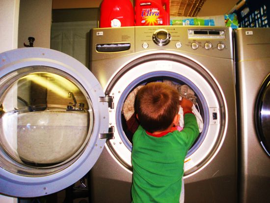 Bei der zweiten Ladung wollte der kleine auch helfen 