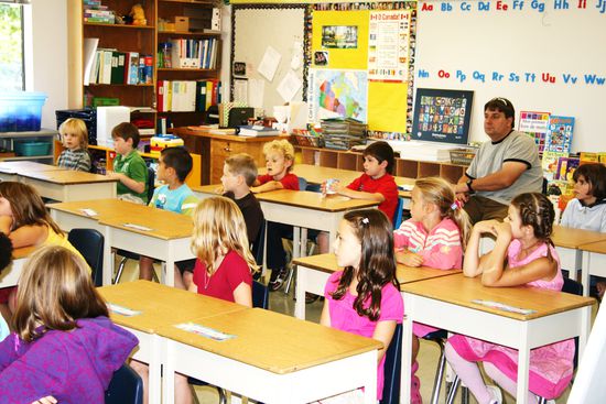 ja, die Tische sind wirklich aus Plastik! (Makayla, Grade2)