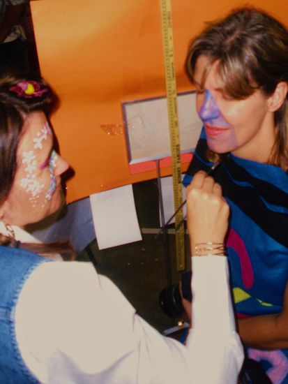 renne hat sich schminken lassen - sie war ein wachsmalstift... jap ein wachsmalstift