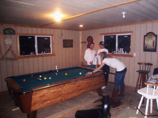 im Menroom... Oder "House" von Jesses Dad (eigenes Haus zum Pool spielen und Party...  Santa... ich hab da mal nen Wunsch...)