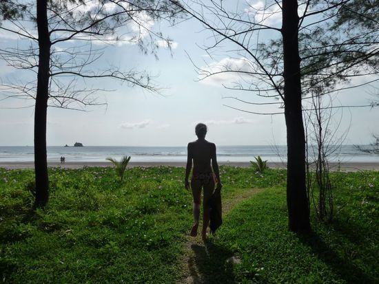 auf dem Weg ins Wasser