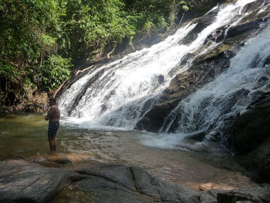 Jan findet das Wasser ist zu kalt zum baden