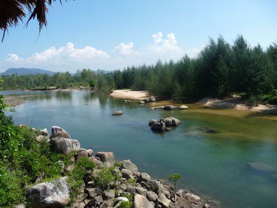 Flussmuendung an der Poseidon-Bungalowanlage