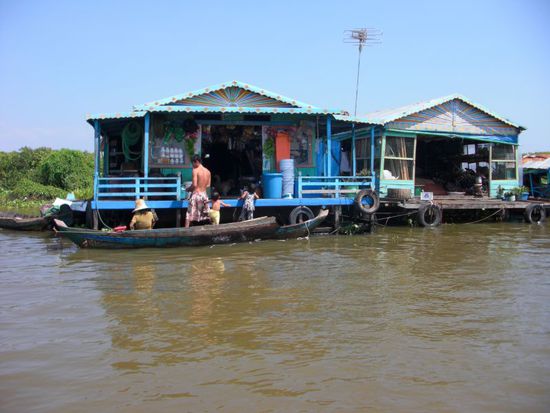 Einkaufen im Floating Village