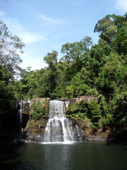 das Wasser faellt auch heute noch von oben nach unten
