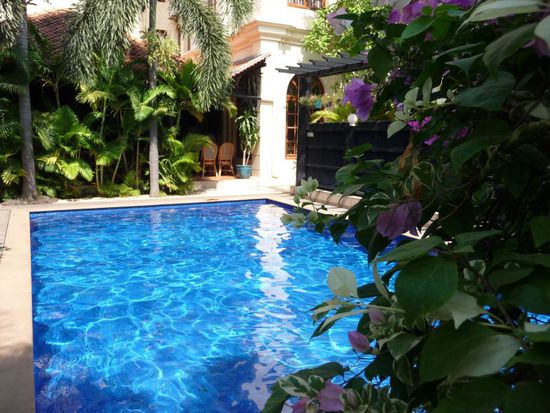 der Pool im Royal Crown Hotel