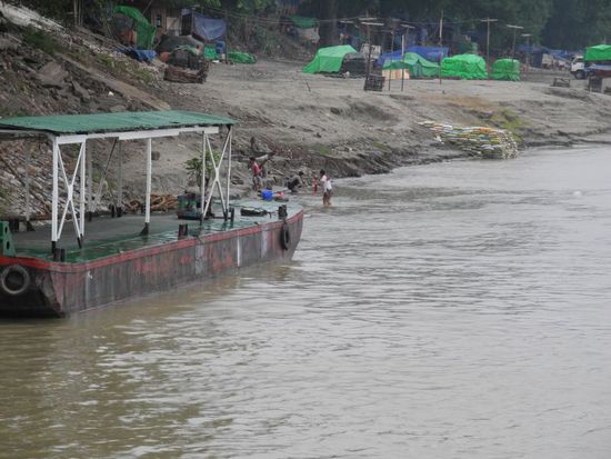 Leben am Fluss in Mandalay