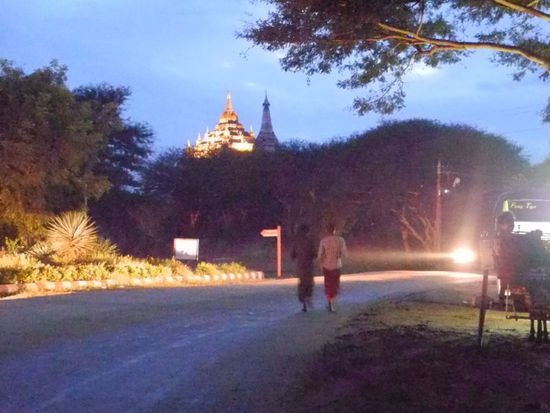 Old Bagan Blick auf zwei der 2000 Tempel