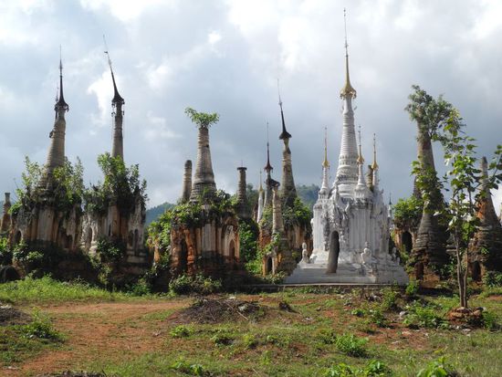 alte und neue Stupas