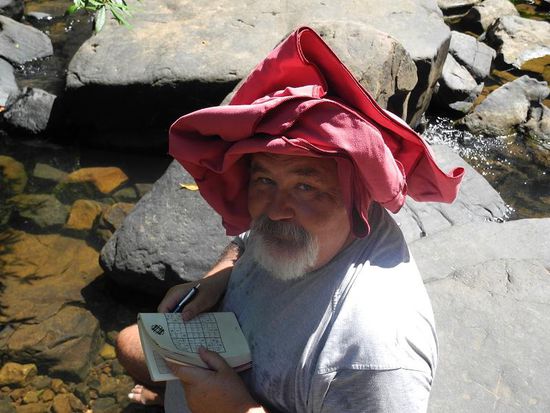 Papa hat sich einen Hut gebaut 