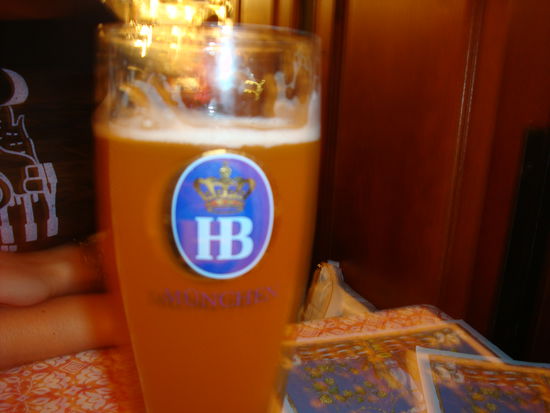 Ein Bier im Hofbräuhaus