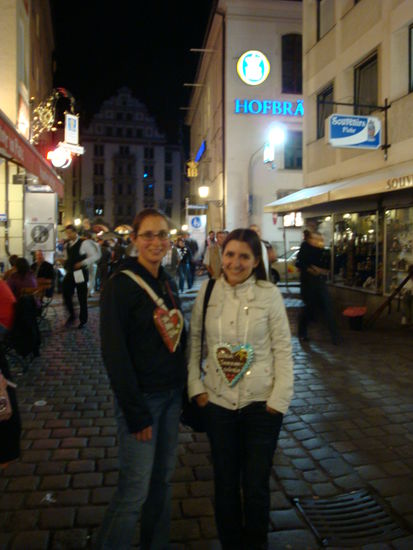 Carina und Karin haben ihren Liebsten dann auch ein Andenken mitgebracht.