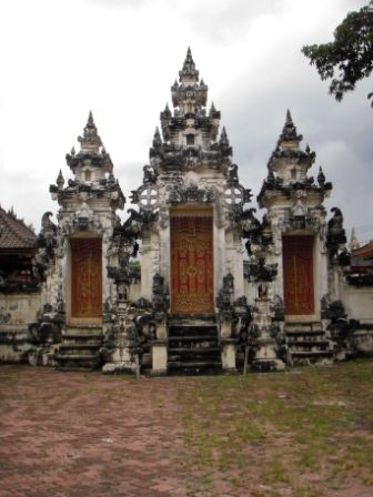 Ein weiterer Tempel