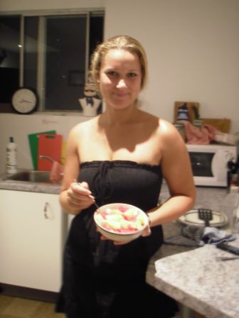 Meine Mitbewohnerin, hat meine Lebensmittelfarbe für die Eier, noch kreativer genutzt und pinken Reis kreiert.