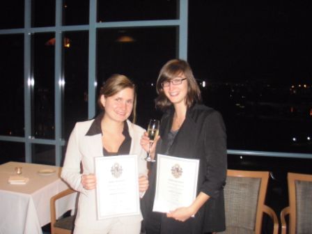 und es hat sich ausgezahlt, denn Isabel und ich haben auch einen High-Achiever Award bekommen...