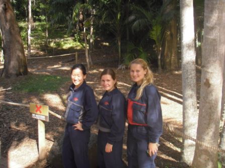 Die 3 Musketiere - Tara von Hawaii, ich, und die liebe Judith aus Deutschland - bevor wir uns in den Hochseilklettergarten wagten.