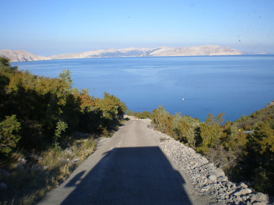 Abfahrt vom Übernachtungsplatz
...man glaubt gleich ins Meer zu fahren...