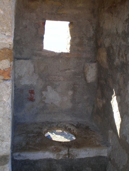 Welch ein "romantischer" Ort in luftiger Höhe!