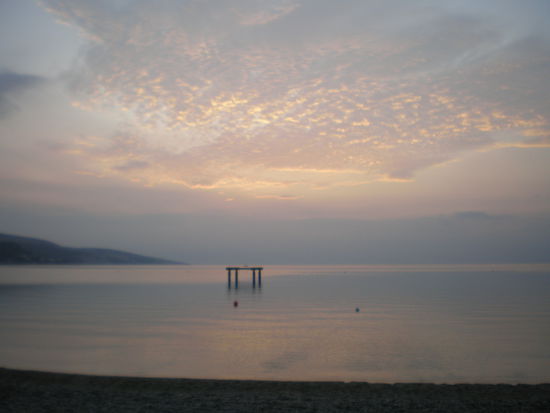 Morgenrot über der Bascanska Bucht