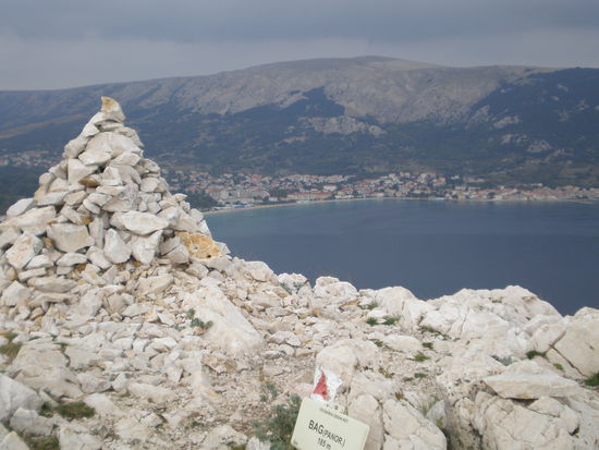 Der Aussichtspunkt Bag, 185m/NN, mit Steinpyramide
