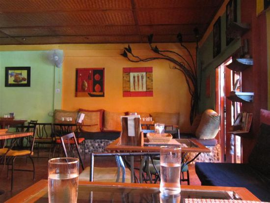 Das Fullmoon Cafe, sehr lecker Essen, extrem gemuetlich und gratis Wasser 