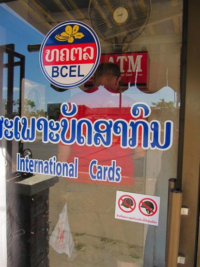 Beachtet mal die Hinweise rechts unten...bitte Helm abnehmen vorm Geldabnehmen