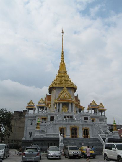 Unterwegs in die Chinatown begegnete mir der Wat Traimit