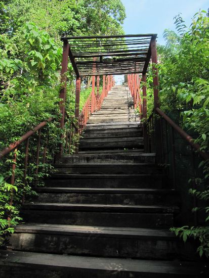 der Aufgang zu unserem Hotel, keiner hat uns ueber den Lastenzug informiert, erst als wir mit je 30 Kilo Gepaeck oben waren...argh