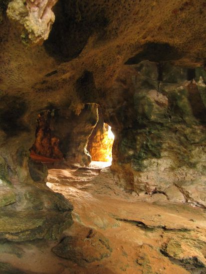 und durch die Hoehle ...am andren Ende wars net so spekatkulaer, aber eben in der Hoehle 