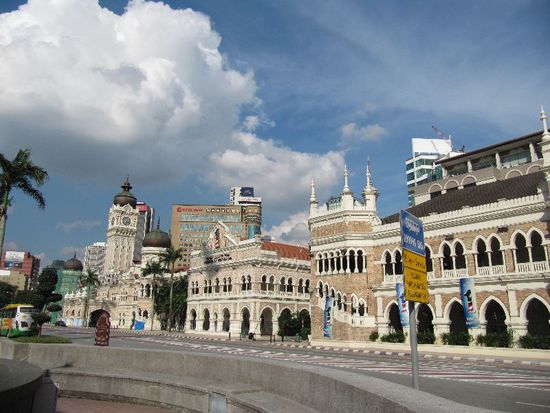 ...mit allen Arten von Gebaeuden