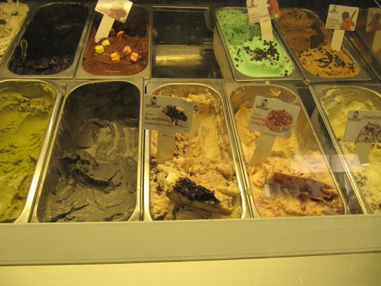 Eis, das nach Blauberrkuchen und nach Erbeerkuchen schmeckt!