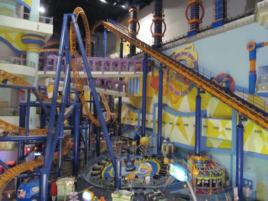 Und da, eine Achterbahn im 5. bis 9. Stock!!!!!!