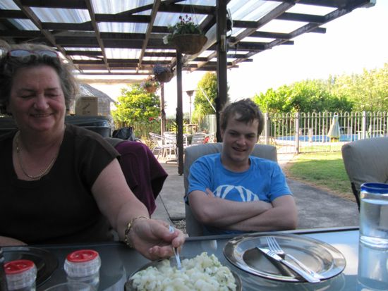 Jennie und Ush (der grad erst aufgstanden is...lokale Zeit: ca. halb 7 abends)