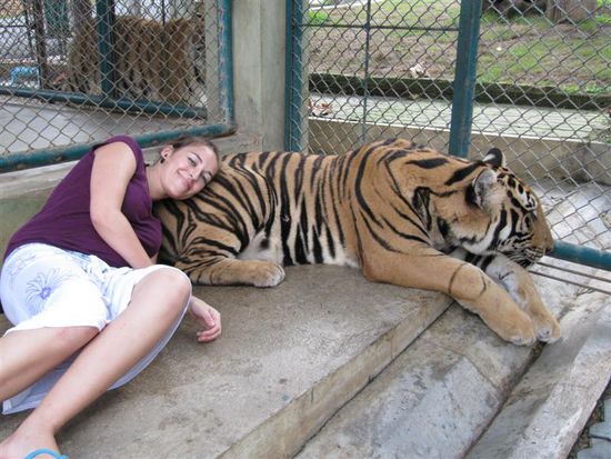 Eins kann ich euch sagen, Mike hat ziemlich gemueffelt am Hintern 