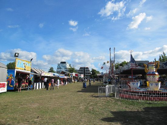 der Rummelplatz in den Governmental Gardens