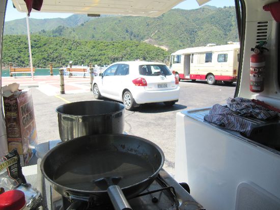 Nach dem Kochen - vor dem Essen, Ausblick aus dem Campervan