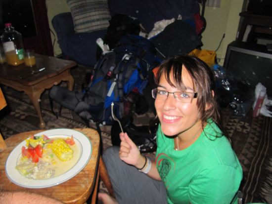 naja, Stuehle warn nicht genug, Tisch auch nicht, also sassen alle irgendwo