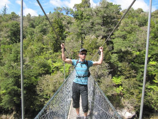 ...über die Schwingbrücke