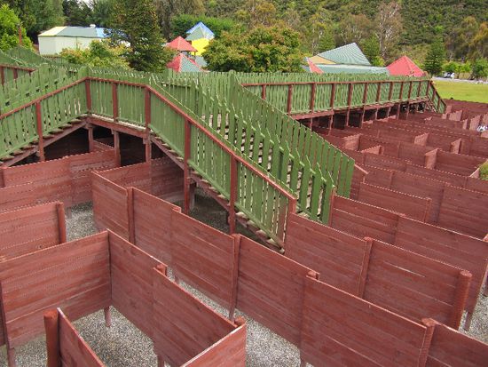 Das Labyrinth, indem wir ewig hin und her geirrt sind