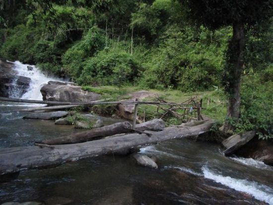 Idyllisches Fleckerl und super Bruecke...