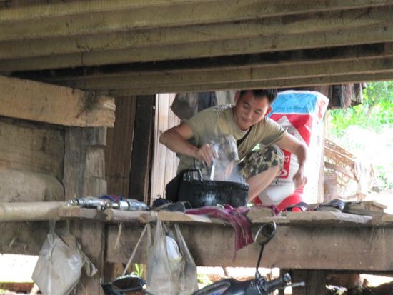 Jackie koch leckere Nudelsuppe fuer uns