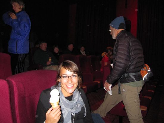 Eis im Kino, typisch Neuseeland..auch Kaffeehaeferl wurden gesichtet