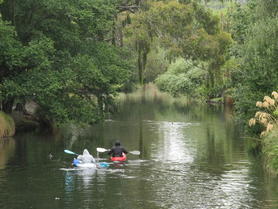 kayaken im Regen auf dem Avon River