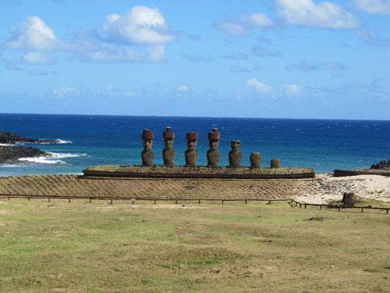 die Moais am Strand
