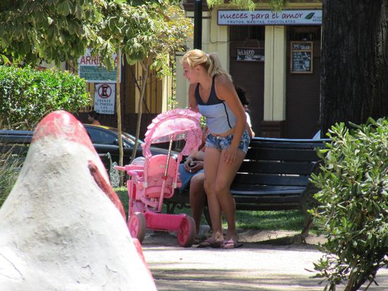 Jegliche Utensilien in dieser Farbe  für Kinder in einem prägungsfähigen Alter sind ein Verbrechen gegen die Menschheit und überhaupt gegen die Sozialisation von Frauen, pfui weg damit! Nieder mit den Prinzessinnen 