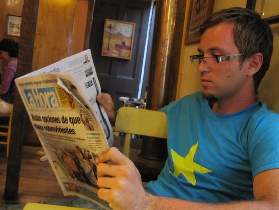 Andi macht einen auf intellektuell mit meiner Brille 