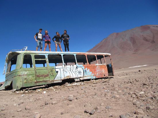 Mit Lillie und Amanda uber der Toilette - man beachte das Klopapier im Vordergrund 