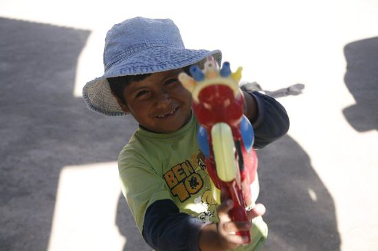 unsere erste von vielen Wasserpistolen-Begegnungen