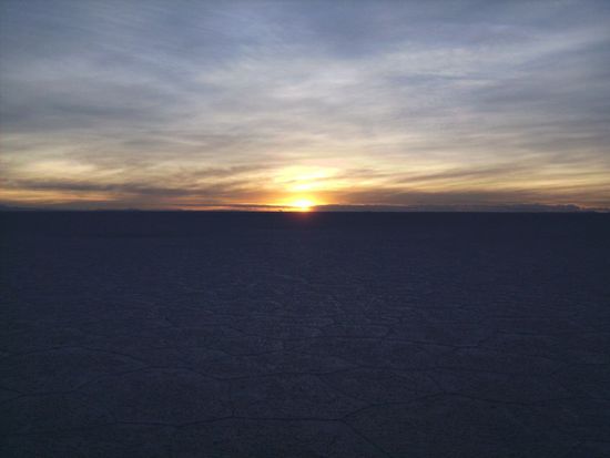 Sonnenaufgang in der Salzwueste