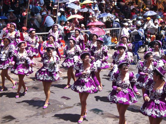 kurze Rockerl mit vielen Einblicken 